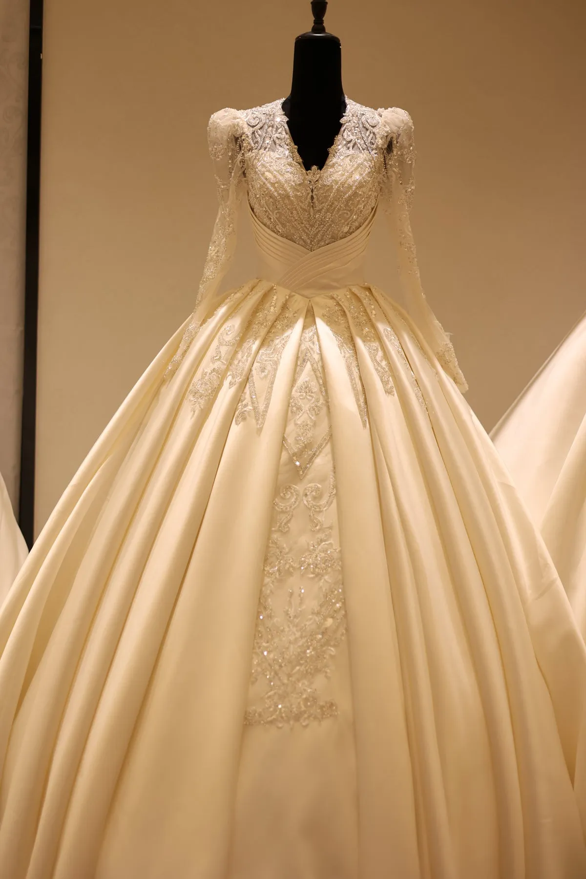 Vintage V-Neck Long Sleeve Satin Wedding Dress RS026