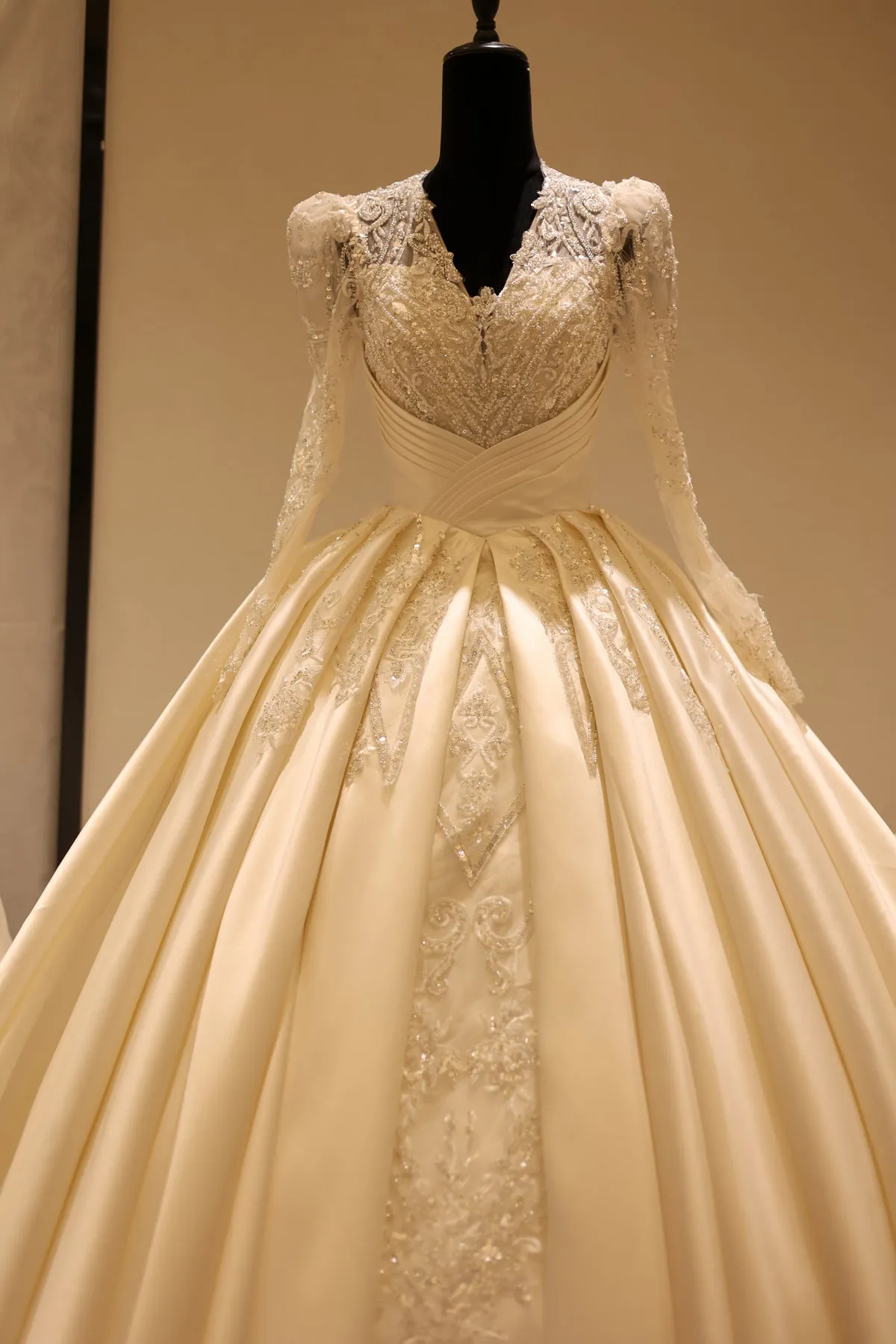 Vintage V-Neck Long Sleeve Satin Wedding Dress RS026